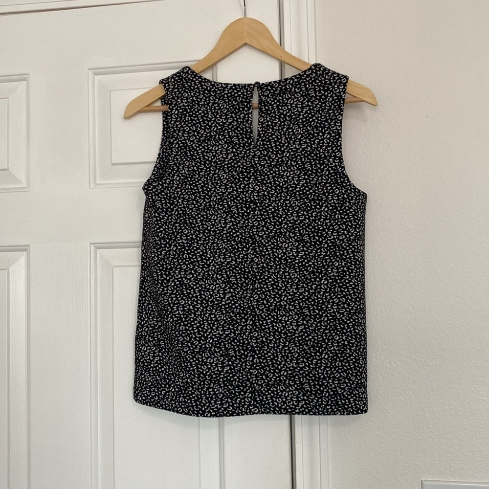Banana Republic sleeveless top in cheetah print. - Picture 11 of 11